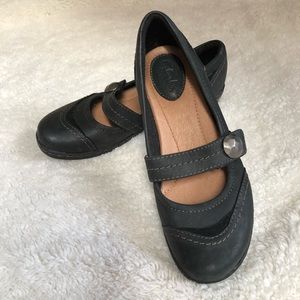 Clark’s Artisan Leather Mary Jane Flats Black Sz5